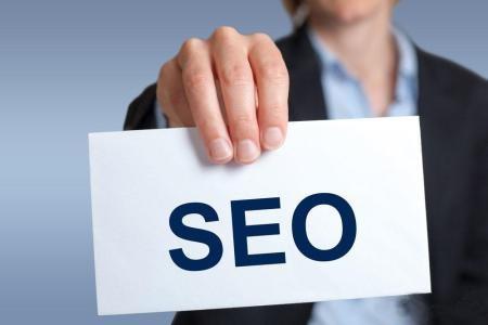 使用 SEO 策略有效优化您的网站，推动流量和提升排名 (seo的策略)